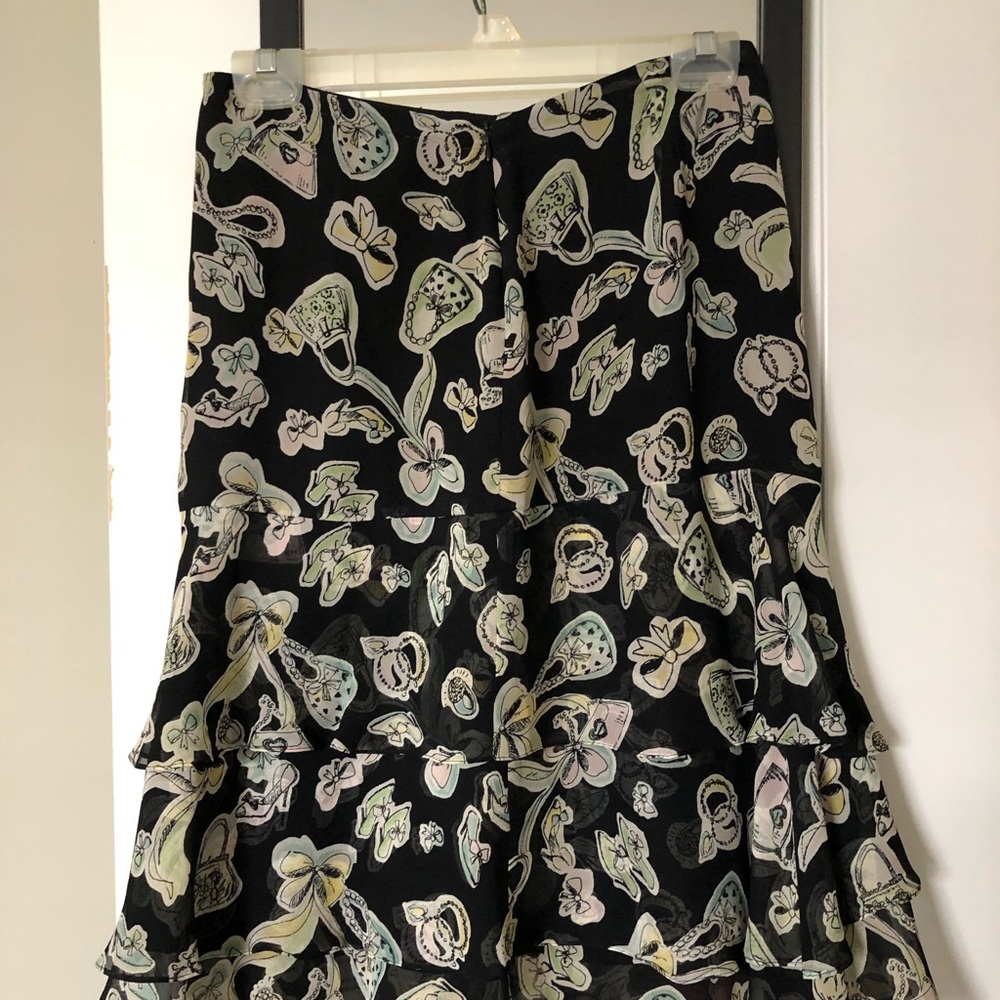 Floral skirt lined 100% Silk.